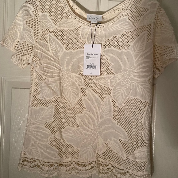 Cotten Club Crochet Off-White Top - Great option for the holidays - Picture 1 of 6